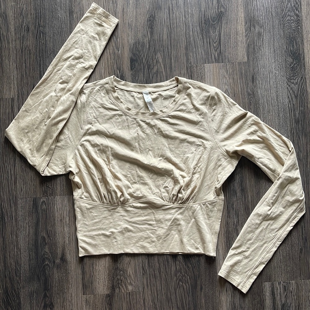 Lululemon LA Contour Slim Fit Long Sleeve Top
